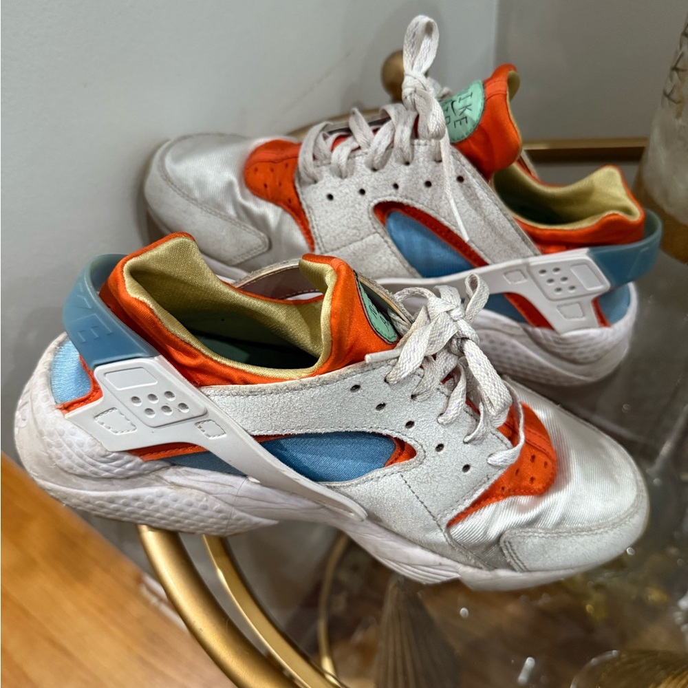 Nike Mens  White, Orange, and Blue Sneakers
